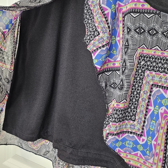 Girls Aztec Sleeveless Chiffon-Like Bohemian Flowy Blouse Size Medium 10-12 - Picture 5 of 6